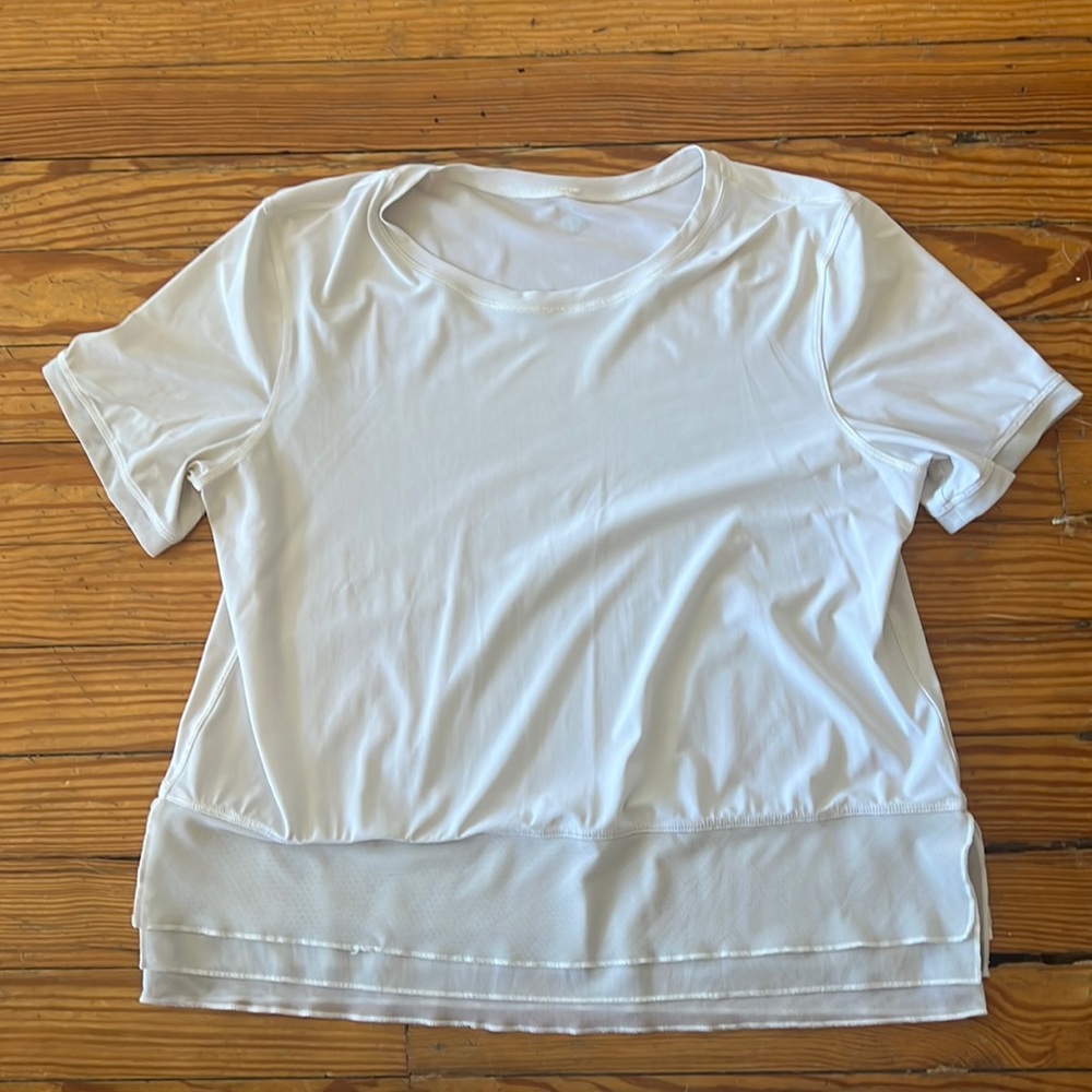 LULULEMON ATHLETIC TOP